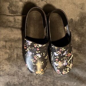 Floral Clogs with Black Base